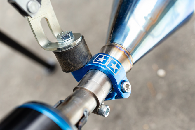 Auspuffschelle Stage6 Alu CNC Blau