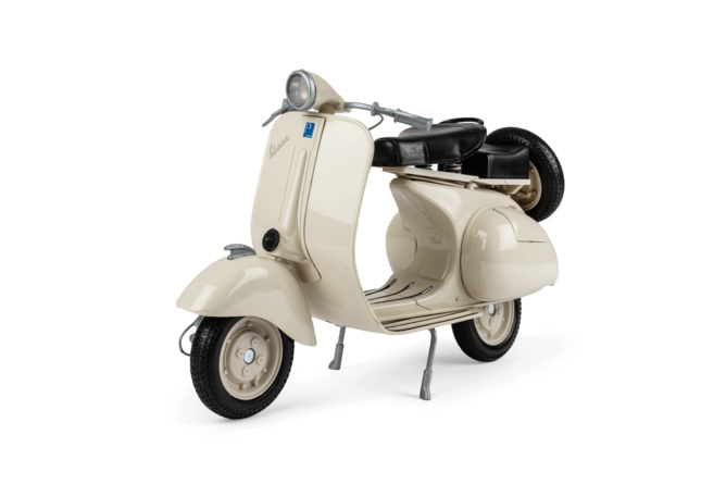 Modelo Miniatura Vespa 150 VL1T Crema 1:6