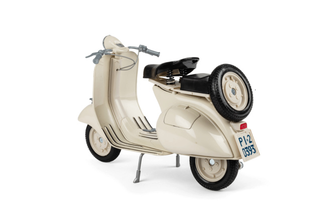 Vespa miniature modèle 150 VL1T crème 1/6