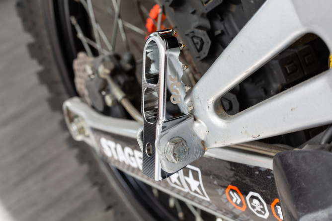 Passenger Footpegs Derbi STR8 CNC Grooves (set)