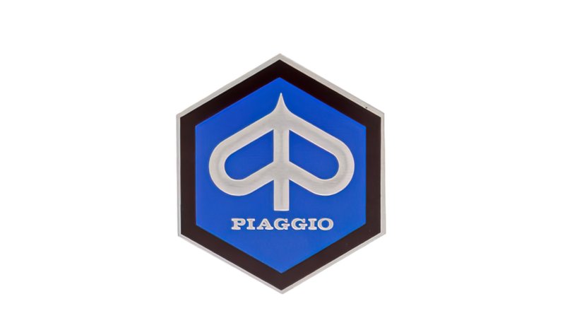 Scudetto esagonale adesivo resinato PIAGGIO 32 mm CIAO FLY LIBERTY MP3 X8 X9 ZIP bordo esterno grosso 2 mm r.o. 574771